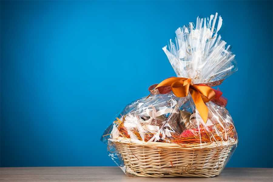 How to Decorate Gift Basket at Home