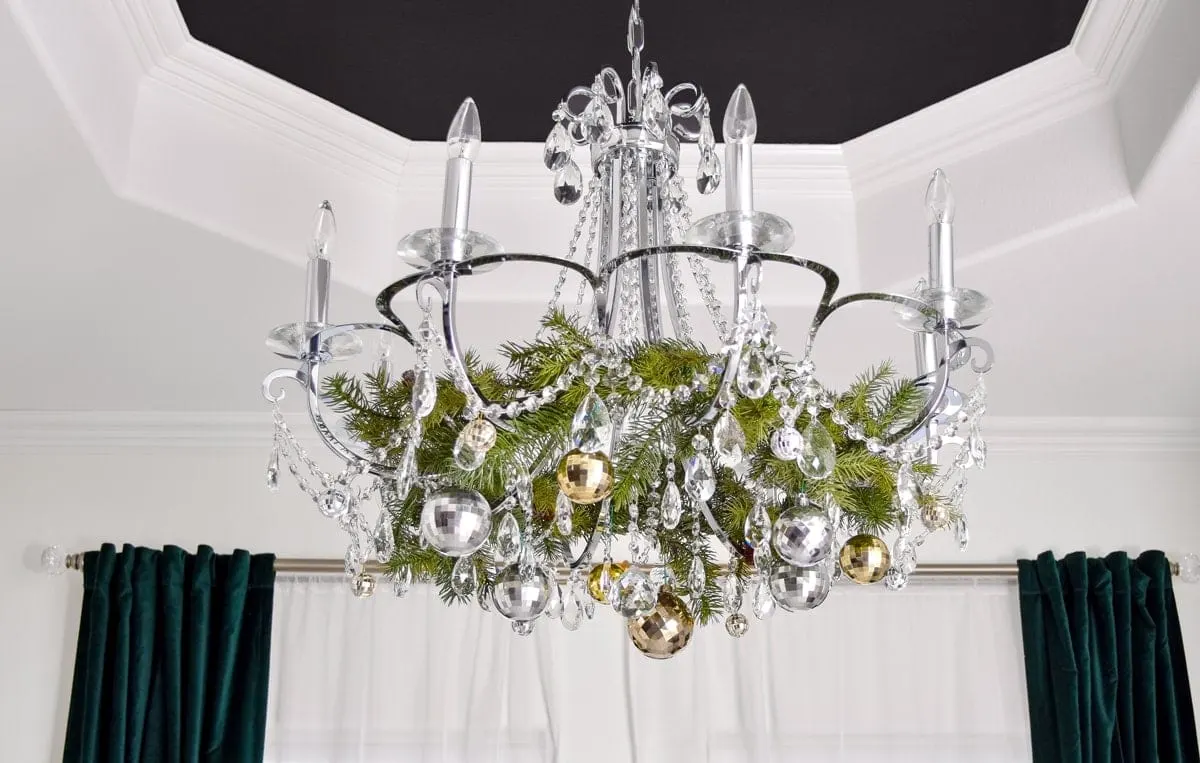 How to Decorate a Chandelier With Crystals