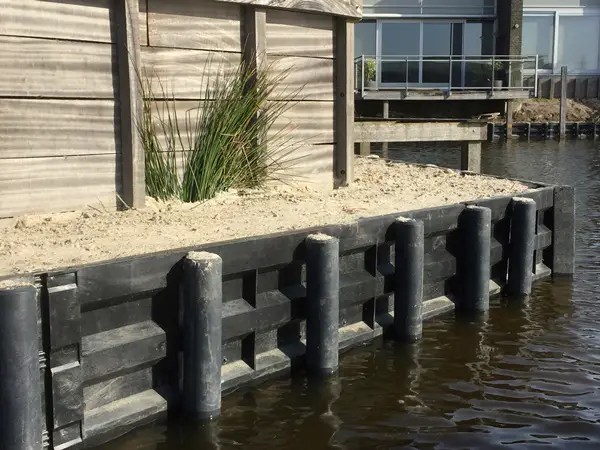How to Build a Retaining Wall on a River Bank