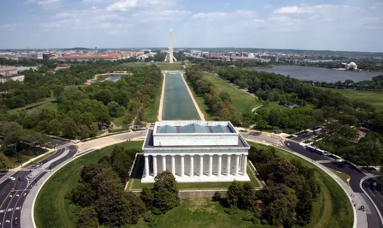 How Far is the Lincoln Memorial from the White House