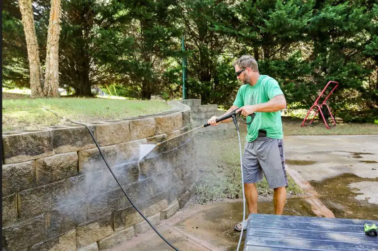 How to Clean Retaining Wall Blocks