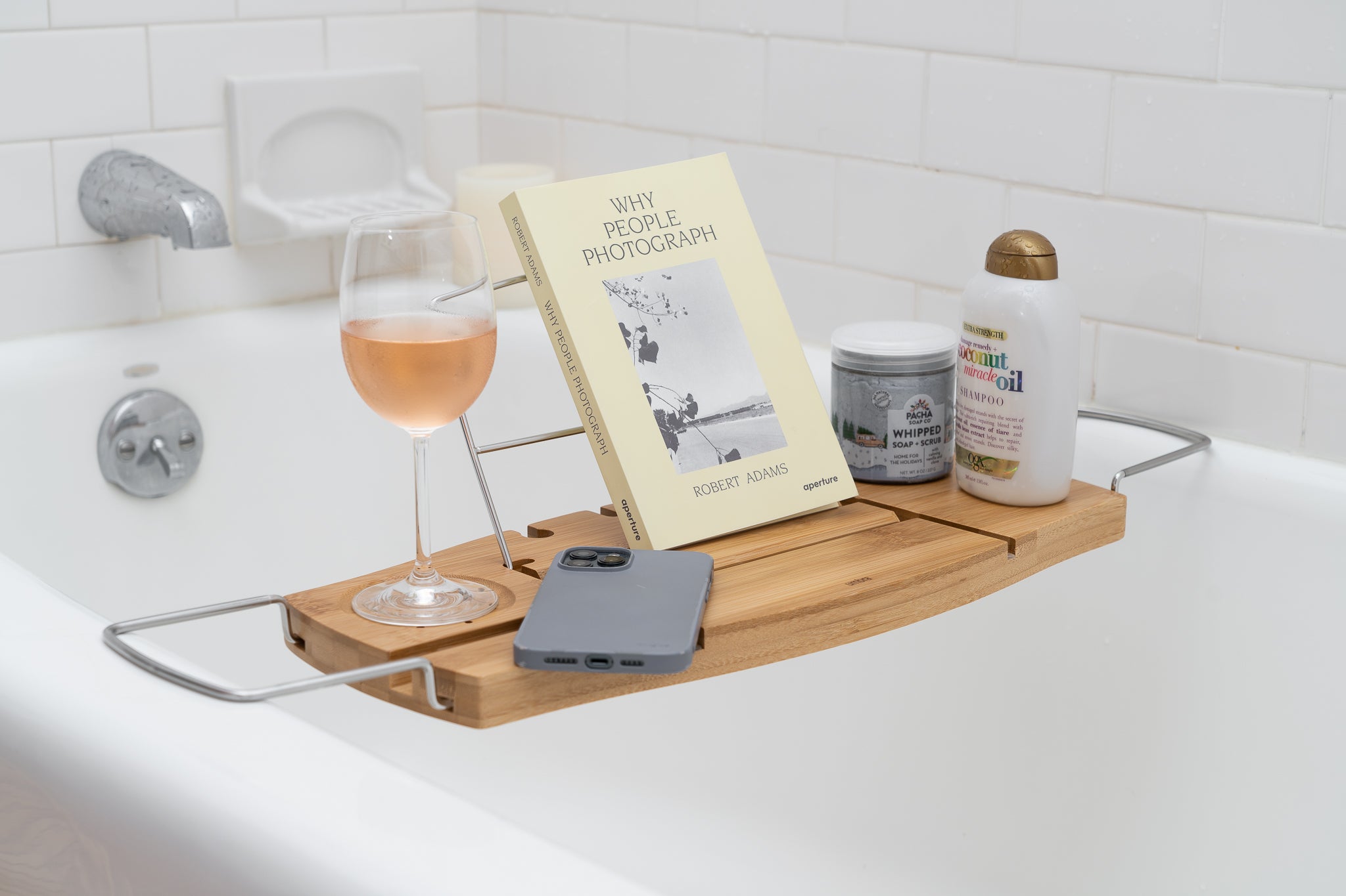 How to Decorate a Bathtub Tray