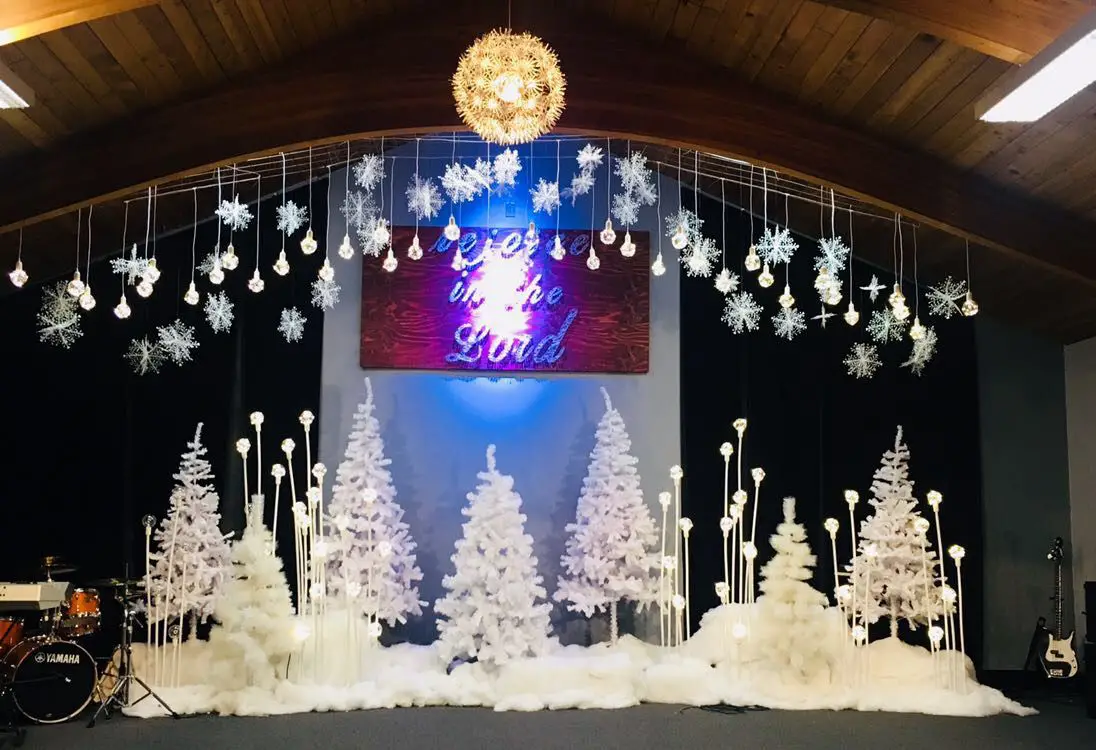 How to Decorate a Stage for Christmas