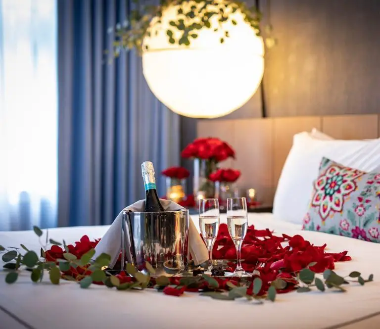 How to Decorate Hotel Room for Valentine’S Day