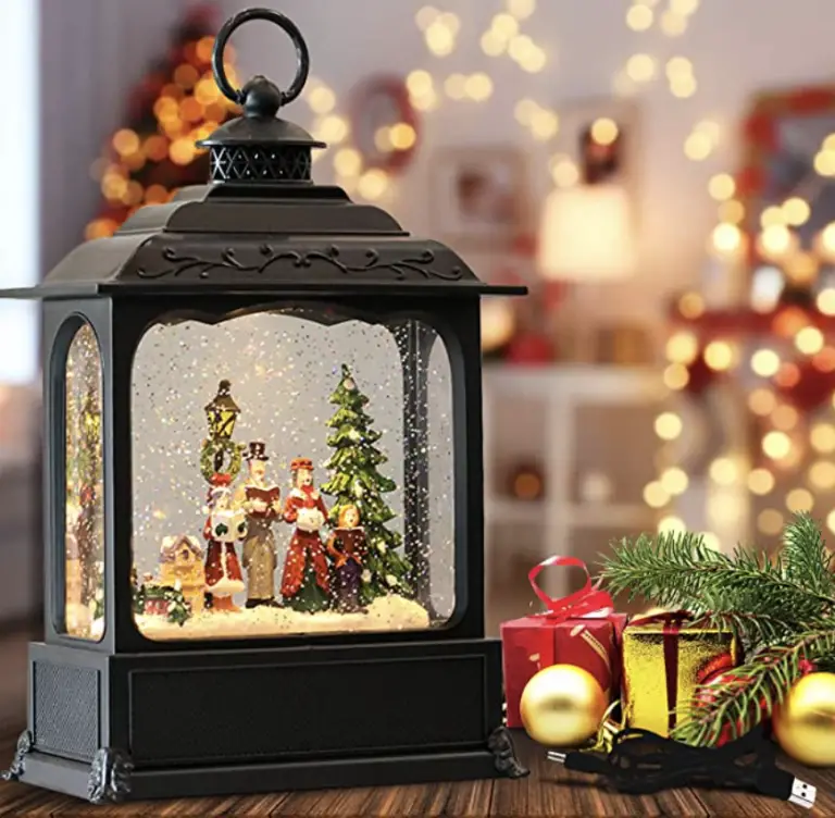 How to Decorate Lanterns for Christmas
