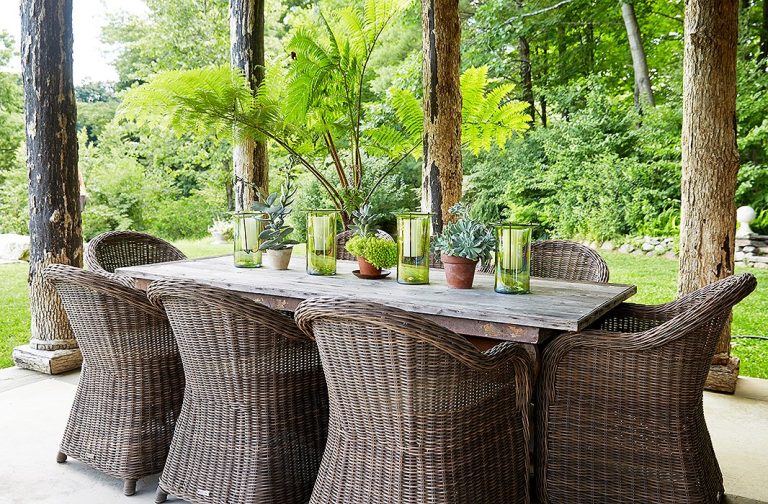 How to Decorate Patio Table