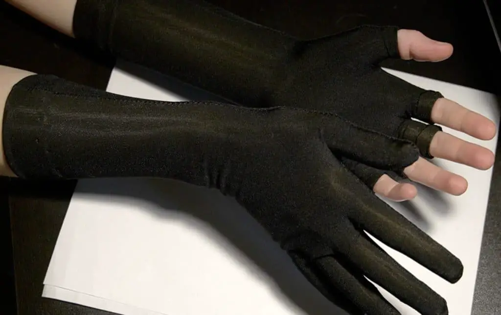 How Do You Make Easy Gloves