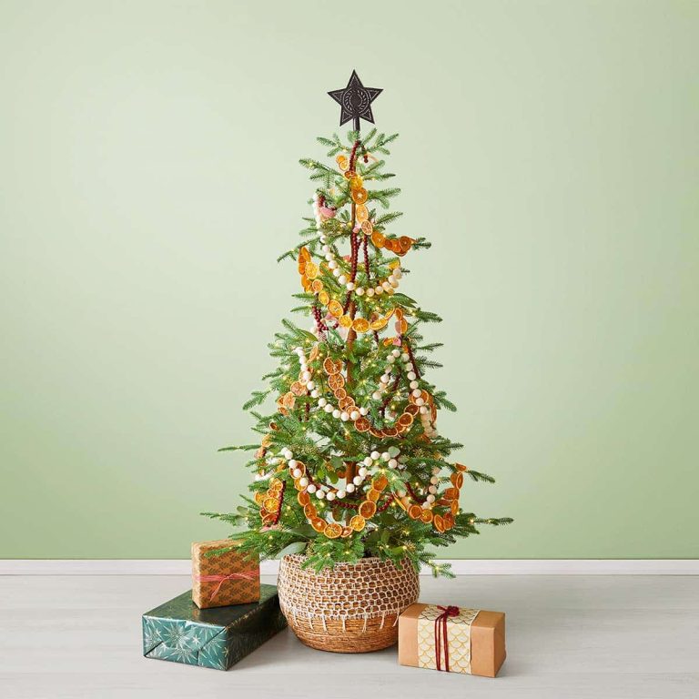 How to Decorate Sparse Christmas Tree