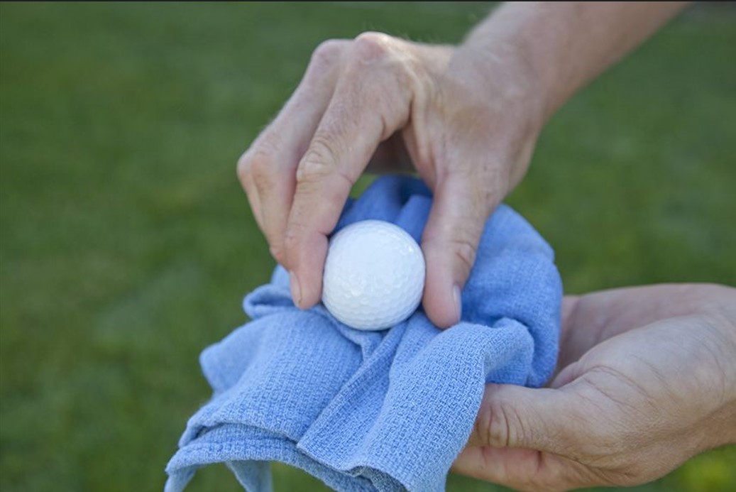 How to Clean Golf Balls at Home
