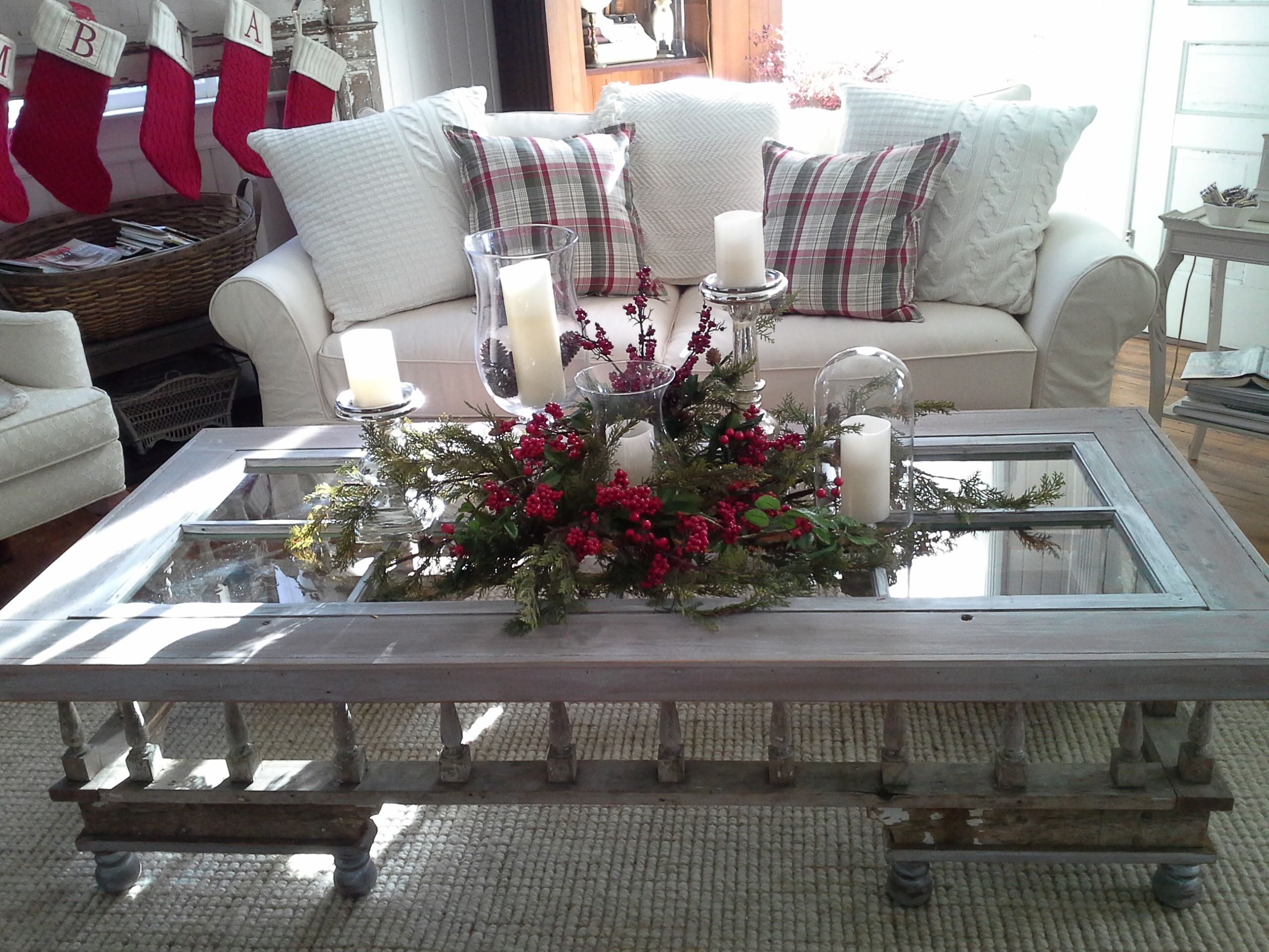 How to Decorate Coffee Table for Christmas