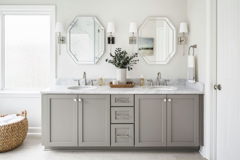 How to Decorate Master Bathroom Counter