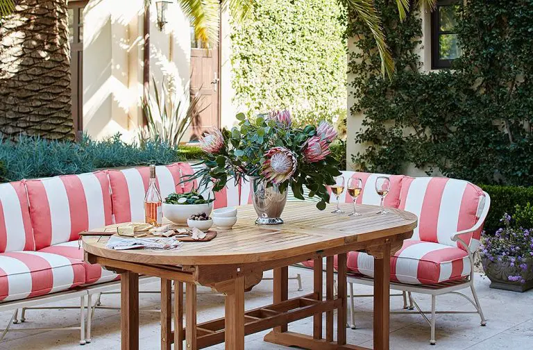 How to Decorate Outdoor Table