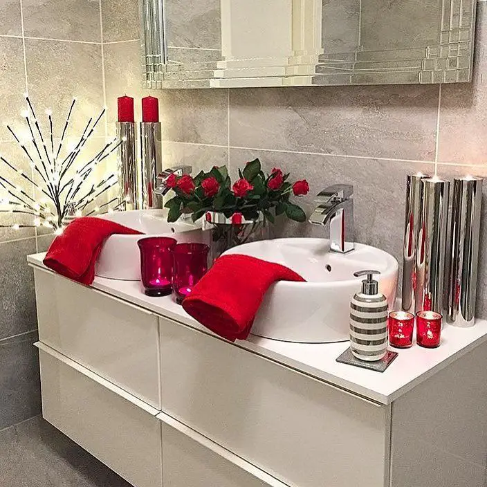 How to Decorate Your Bathroom for Christmas