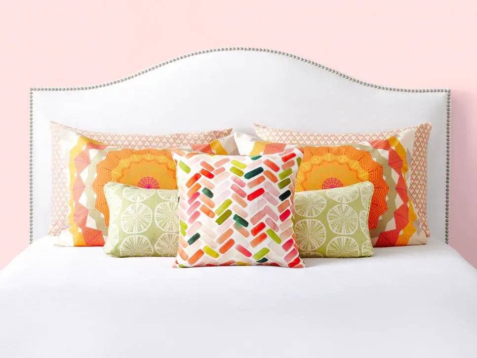 How Do You Organize Decorative Pillows