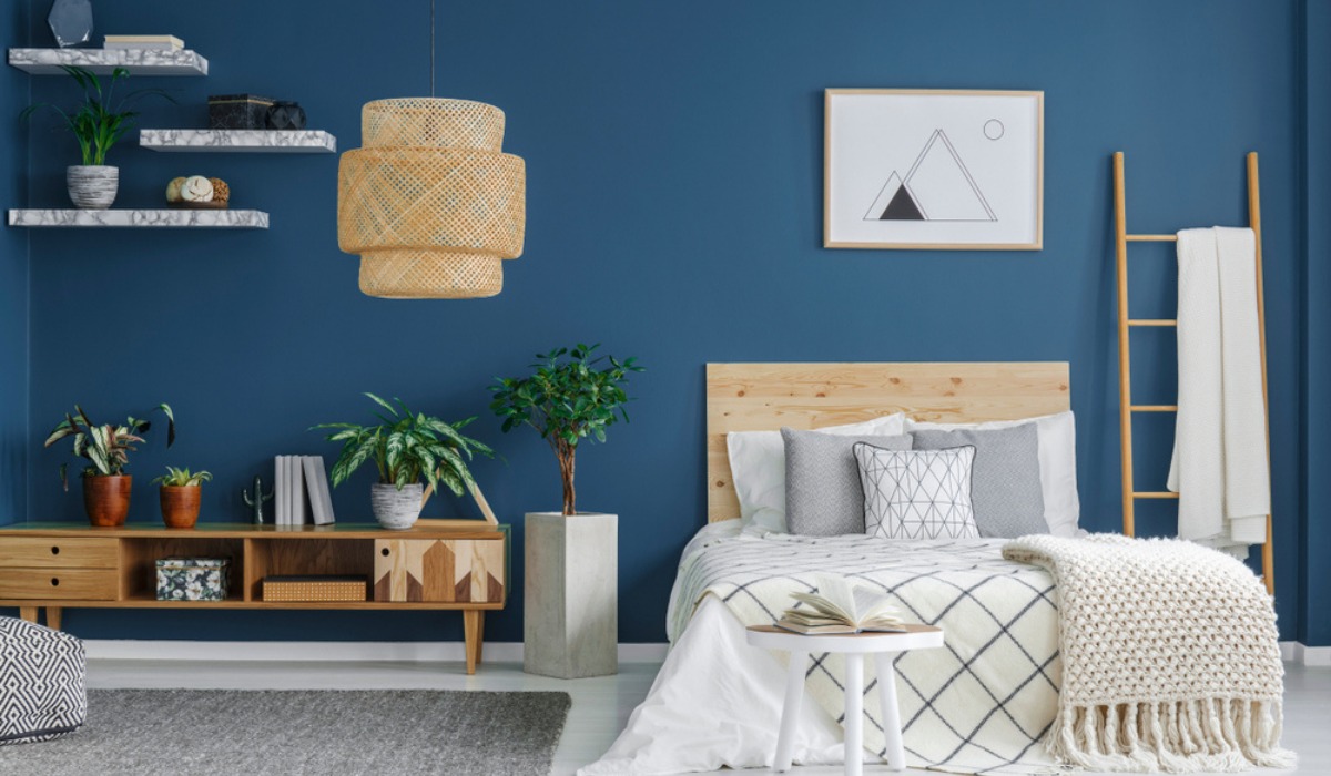 What Goes With Blue in Bedroom