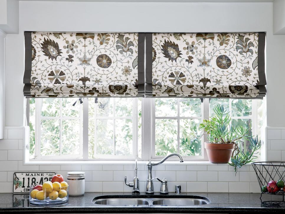 What are Some Popular Kitchen Window Treatment Styles
