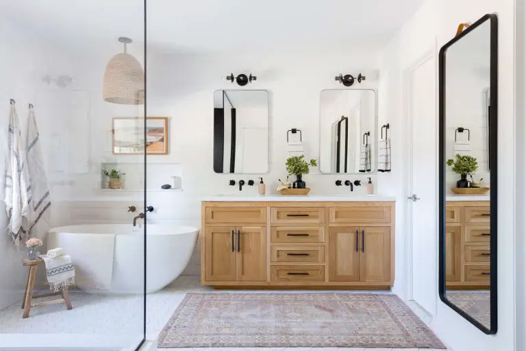How to Decorate a Bathroom Vanity Top