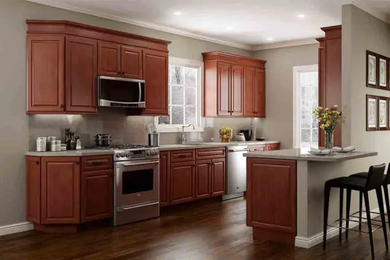 What Colors Go With Cherry Wood Cabinets?