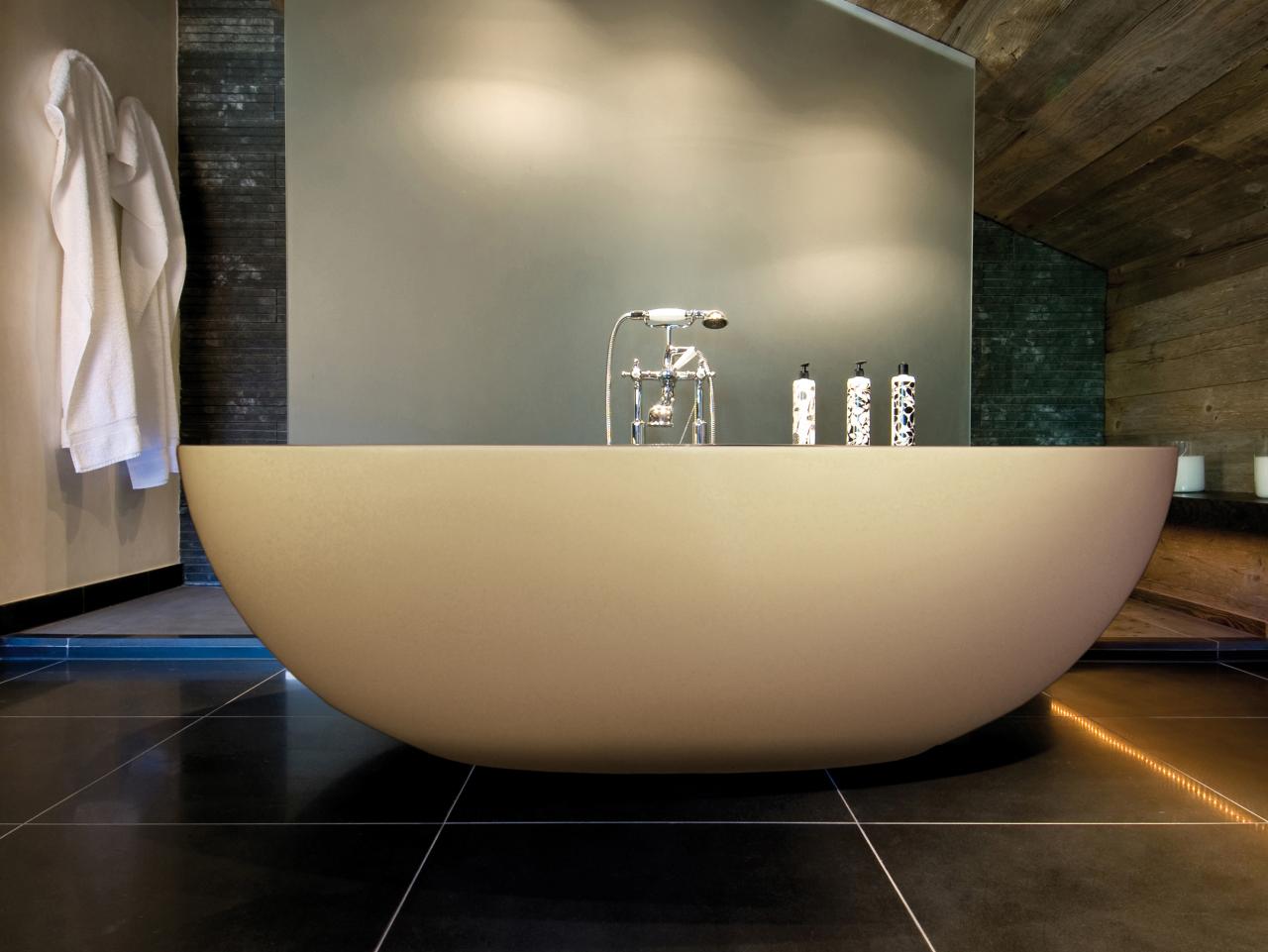 How Much Should You Spend on a Freestanding Tub