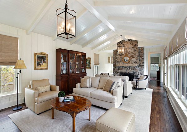 How to Decorate Wall With Vaulted Ceiling