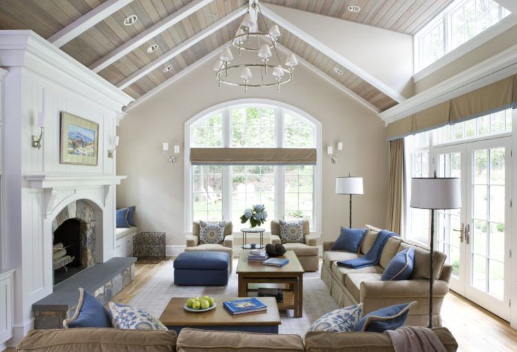What are Some Good Ways to Decorate a Wall With a Vaulted Ceiling