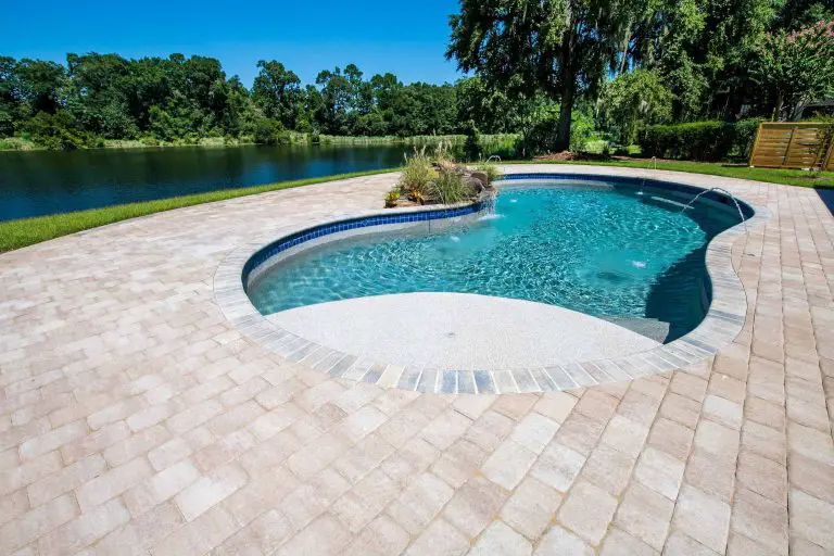 Benefits of Using Travertine As Pool Coping