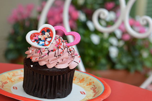 Does Disneyland Decorate for Valentine's Day