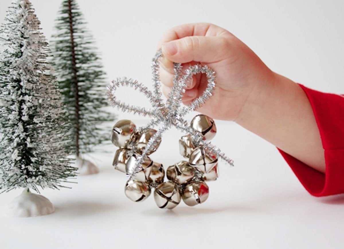 How Do You Make Christmas Wire Decorations