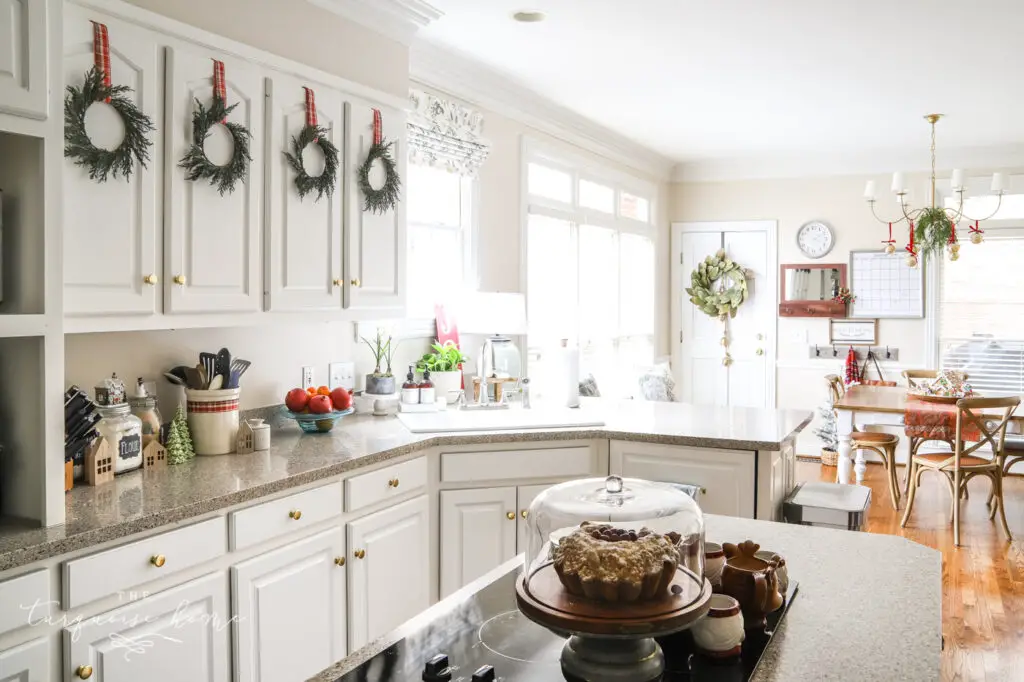 What are Some Popular Kitchen Cabinet Christmas Decoration Ideas