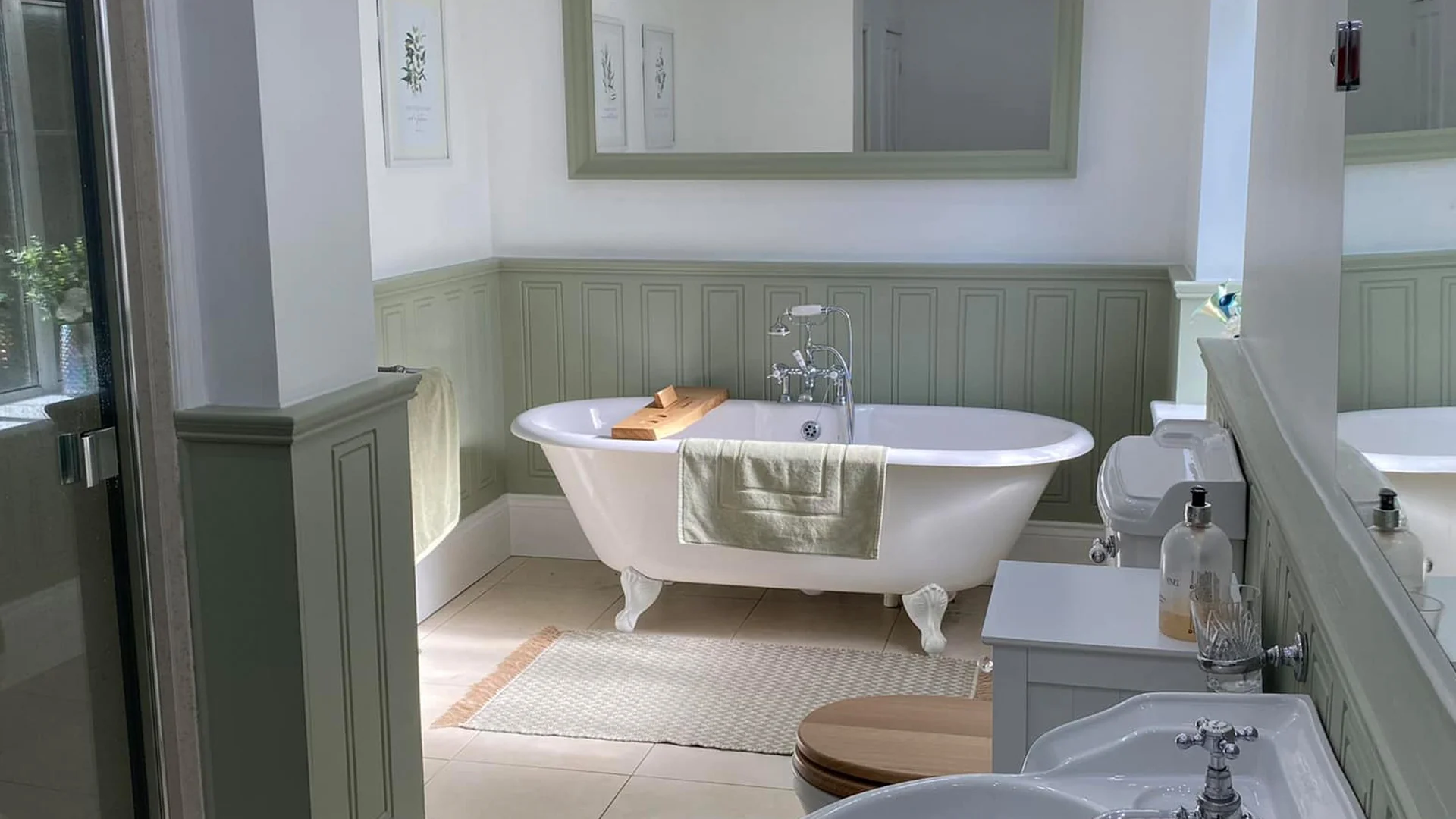 What to Consider When Choosing Special Paint for Bathrooms