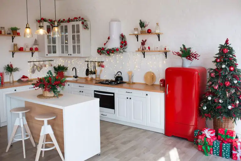 How to Decorate Kitchen Cabinets for Christmas