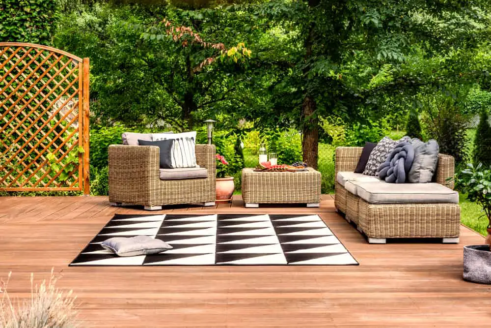Factors to Consider When Selecting an Outdoor Rug