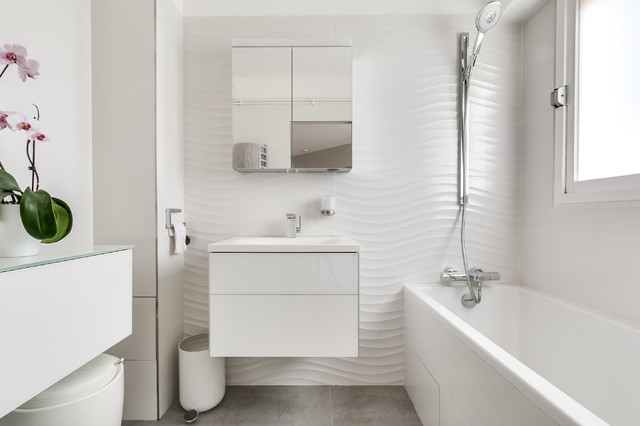 What Will Make A Small Bathroom Look Bigger?