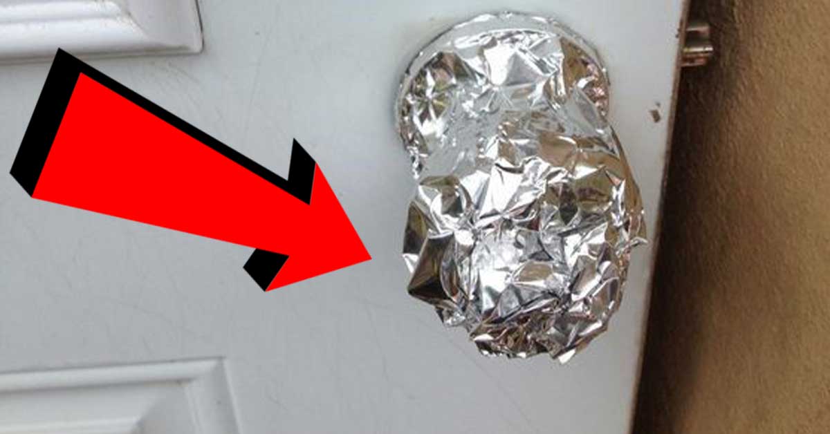 How to Wrap a Doorknob in Aluminum Foil