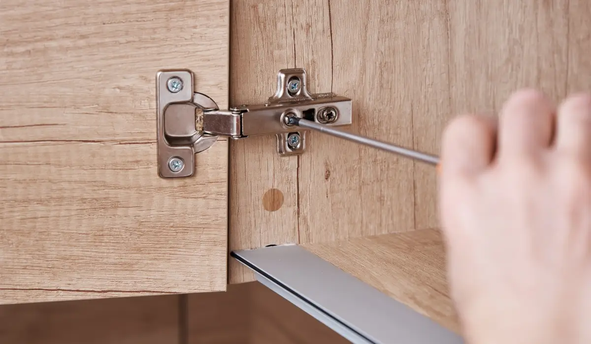 Reasons for Repairing Kitchen Cabinet Hinges