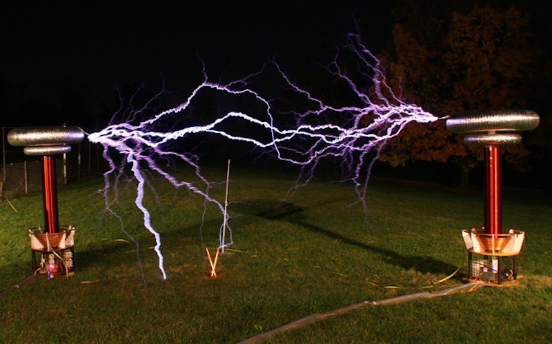 What Voltage Does a Tesla Coil Produce