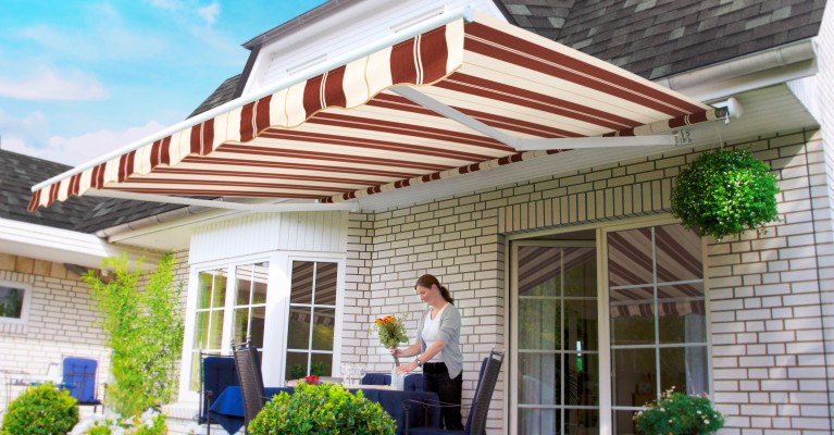 How Are Awnings Mounted?